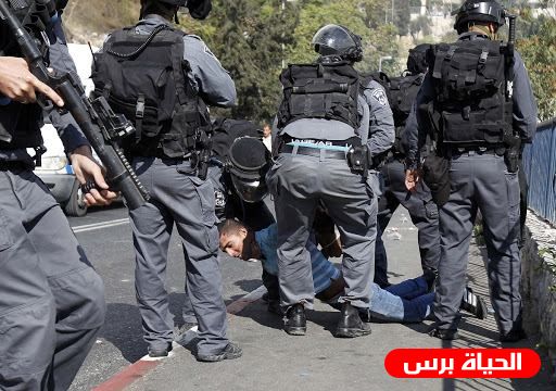 الاحتلال يعتدي علي المقدسي مازن أبو اسنينة في باب الخليل 